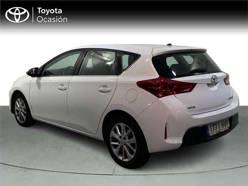 Usado Toyota Auris Active 90 CV (66 kW) 2014 Blanco Monovolumen