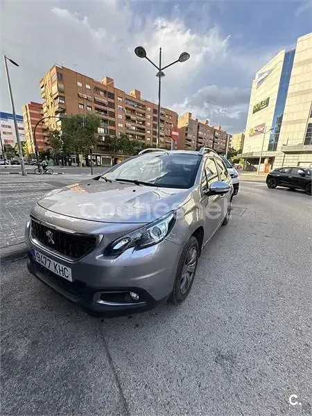 Usado Peugeot 2008 Access 82 CV (60 kW) 2018 Gris / plata SUV