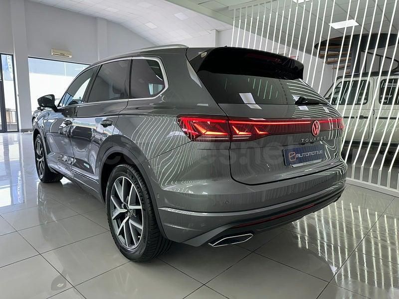 Usado VW Touareg 231 CV (169 kW) 2025 Gris / plata SUV