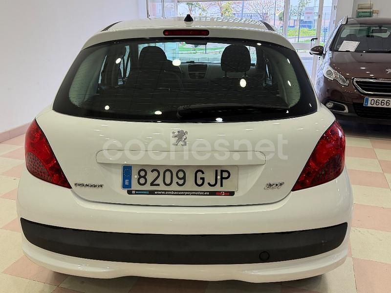 Usado Peugeot 207 70 CV (51 kW) 2008 Blanco Berlina