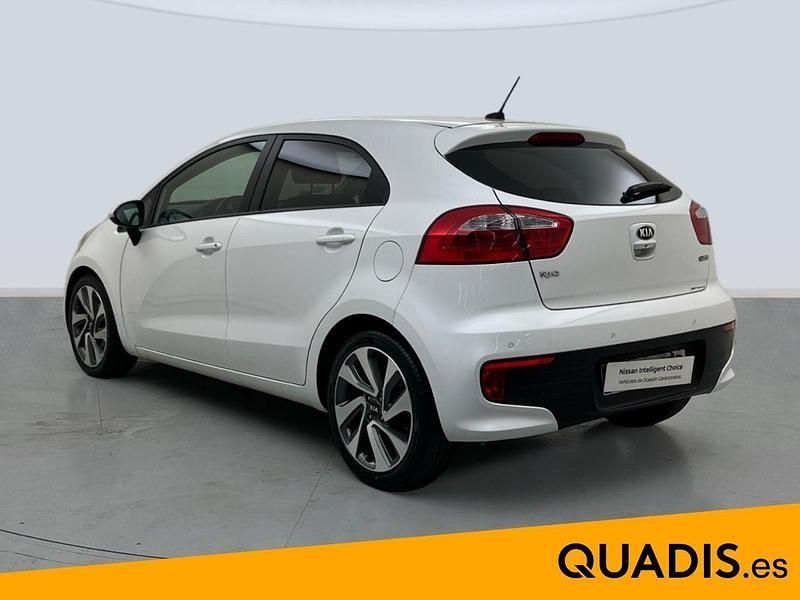 Usado Kia Rio 84 CV (61 kW) 2017 Blanco Berlina