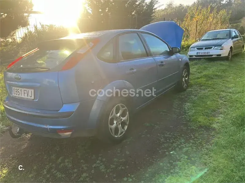 Usado Ford Focus Trend 100 CV (73 kW) 2007 Azul Berlina