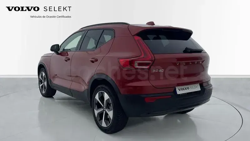 Usado Volvo XC40 Plus 163 CV (119 kW) 2024 Rojo SUV