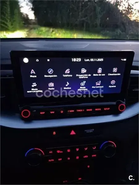 Usado Kia Ceed 136 CV (100 kW) 2024 Gris / plata Utilitario
