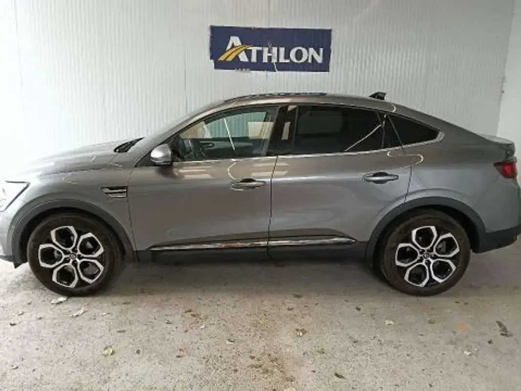 Usado Renault Arkana Zen 140 CV (102 kW) 2022 Gris SUV