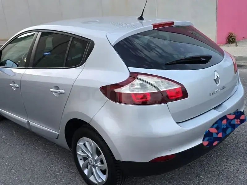 Usado Renault Mégane III Bose Edition 110 CV (80 kW) 2015 Gris / plata Berlina