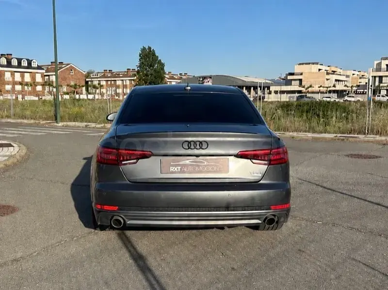 Usado Audi A4 S-Line 190 CV (139 kW) 2017 Gris / plata Berlina