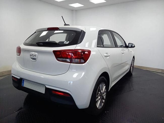 Usado Kia Rio 101 CV (74 kW) 2021 Blanco Berlina