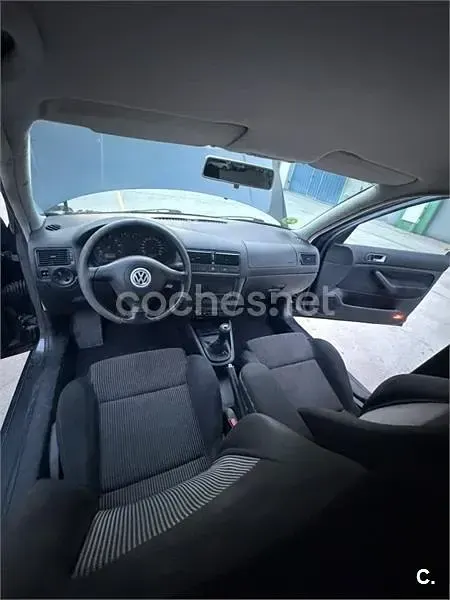 Usado VW Golf IV Highline 115 CV (84 kW) 2000 Gris / plata Berlina