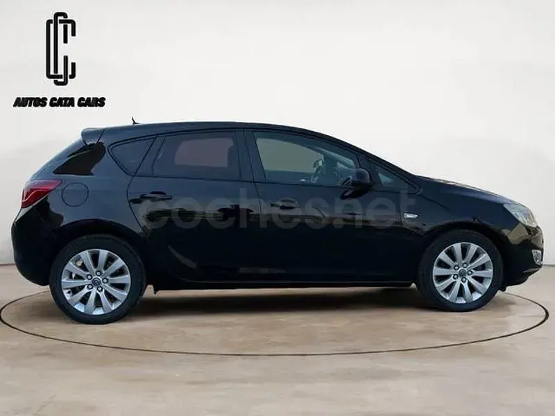 Usado Opel Astra Enjoy 110 CV (80 kW) 2011 Negro Berlina