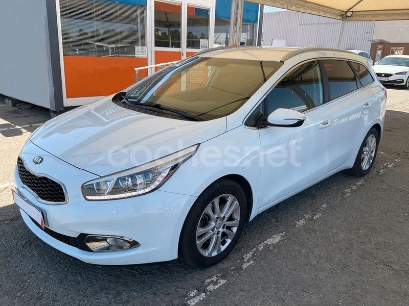 Blanco Usado 2015 Kia Ceed GT Berlina | 6999 € (Super precio) - Imagen 1/4