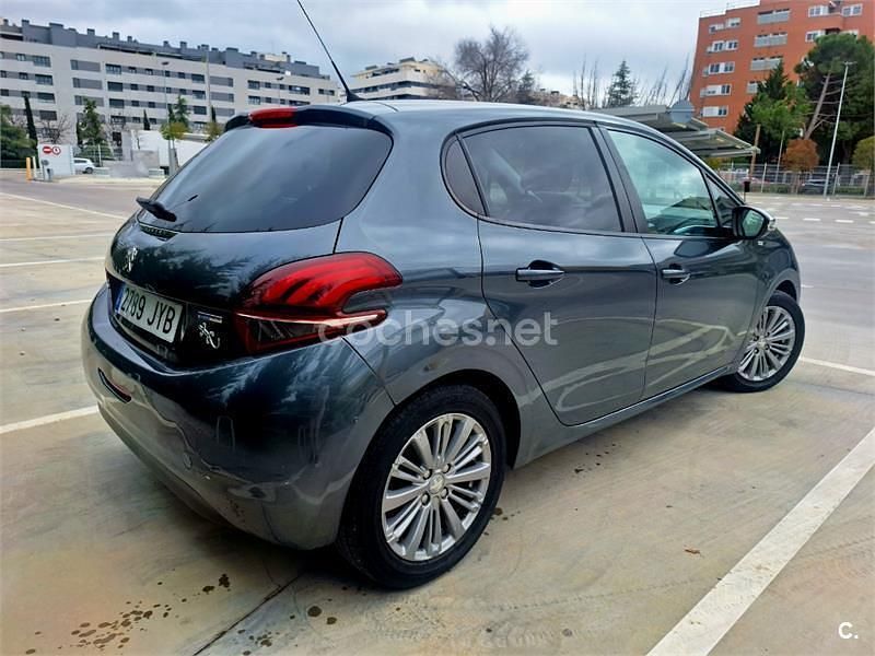 Usado Peugeot 208 Style 82 CV (60 kW) 2017 Gris / plata Utilitario