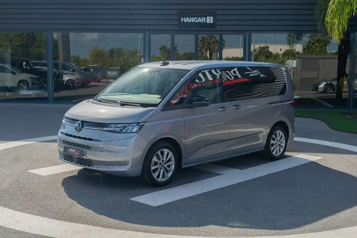 Usado VW Multivan 150 CV (110 kW) 2024 Gris Monovolumen