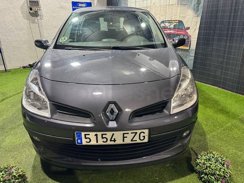 Usado Renault Clio II Dynamique 105 CV (77 kW) 2008 Gris / plata Berlina