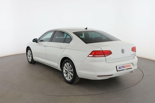 Usado VW Passat Advance 151 CV (111 kW) 2016 Blanco Berlina