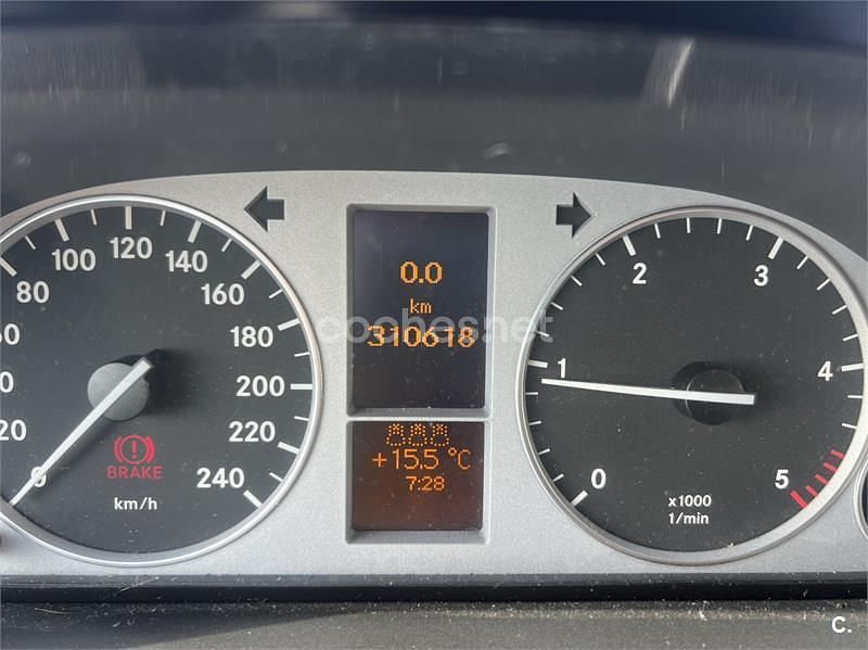 Usado Mercedes B200 140 CV (102 kW) 2007 Gris / plata Monovolumen