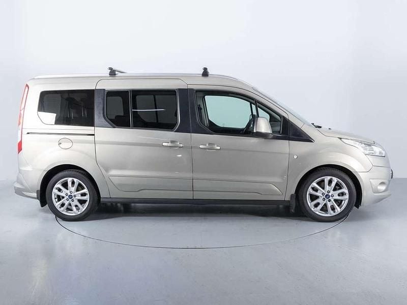 Usado Ford Tourneo Connect Trend 120 CV (88 kW) 2016 Beige Monovolumen
