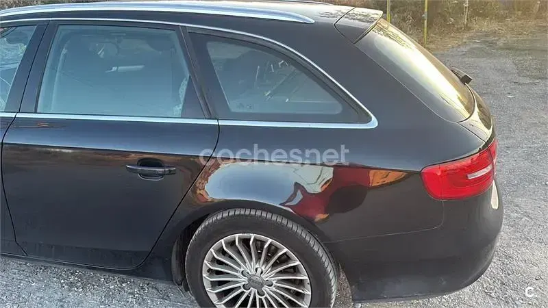 Usado Audi A4 163 CV (119 kW) 2012 Negro Familiar