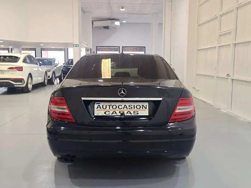 Usado Mercedes C200 136 CV (100 kW) 2011 Negro Berlina
