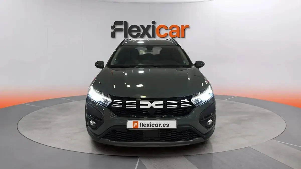 Usado Dacia Jogger Essentiel 101 CV (74 kW) 2023 Verde Monovolumen