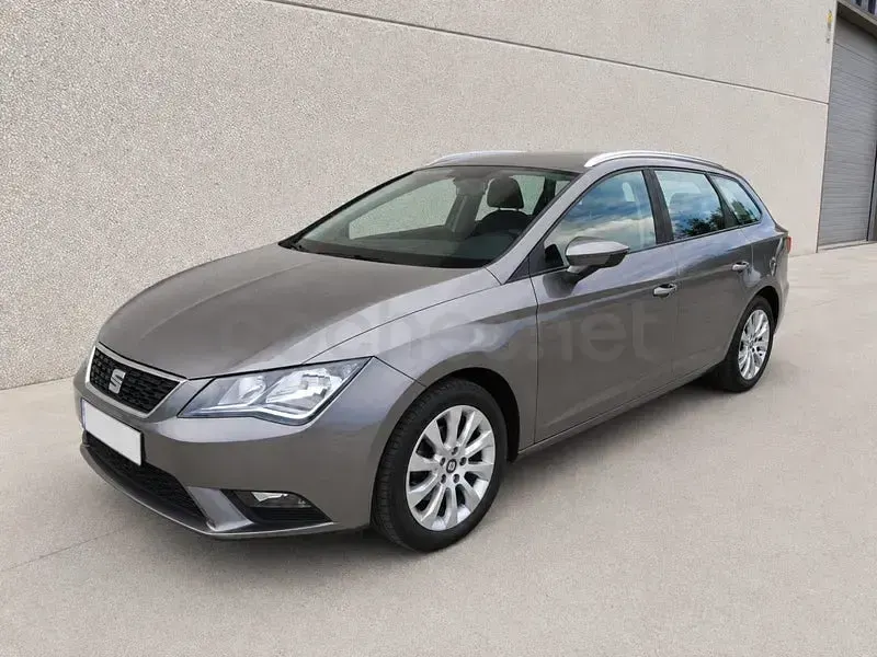 Usado Seat Leon Style 110 CV (80 kW) 2016 Gris / plata Familiar
