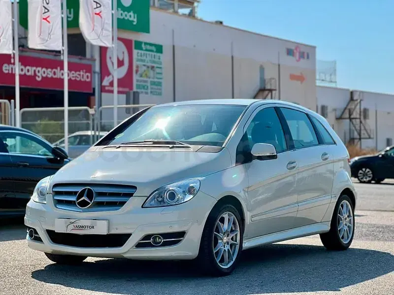 Usado Mercedes B200 140 CV (102 kW) 2010 Blanco Monovolumen