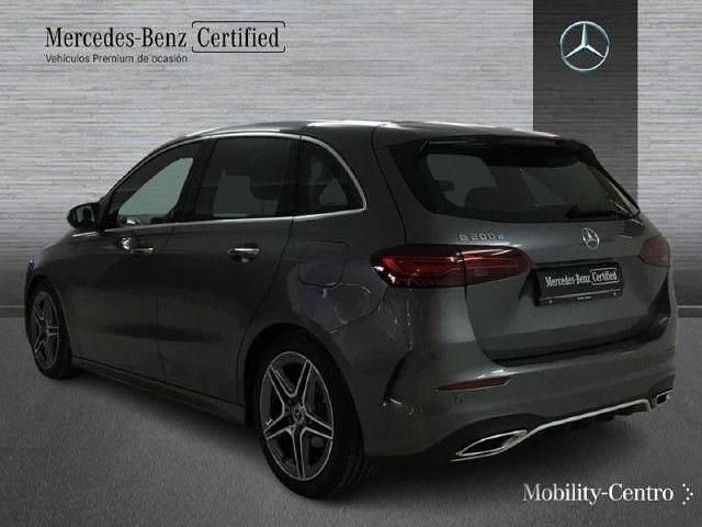 Usado Mercedes B200 AMG line 150 CV (110 kW) 2024 Gris montaña Monovolumen