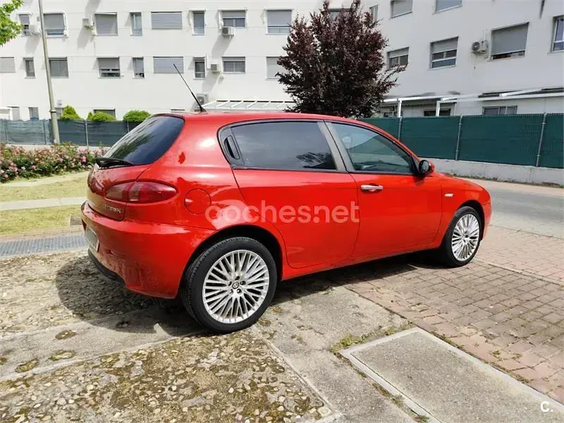 Usado Alfa Romeo 147 105 CV (77 kW) 2007 Rojo Utilitario