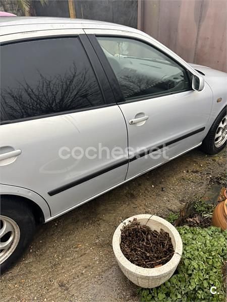 Usado Seat Toledo Stella 90 CV (66 kW) 1999 Gris / plata Berlina