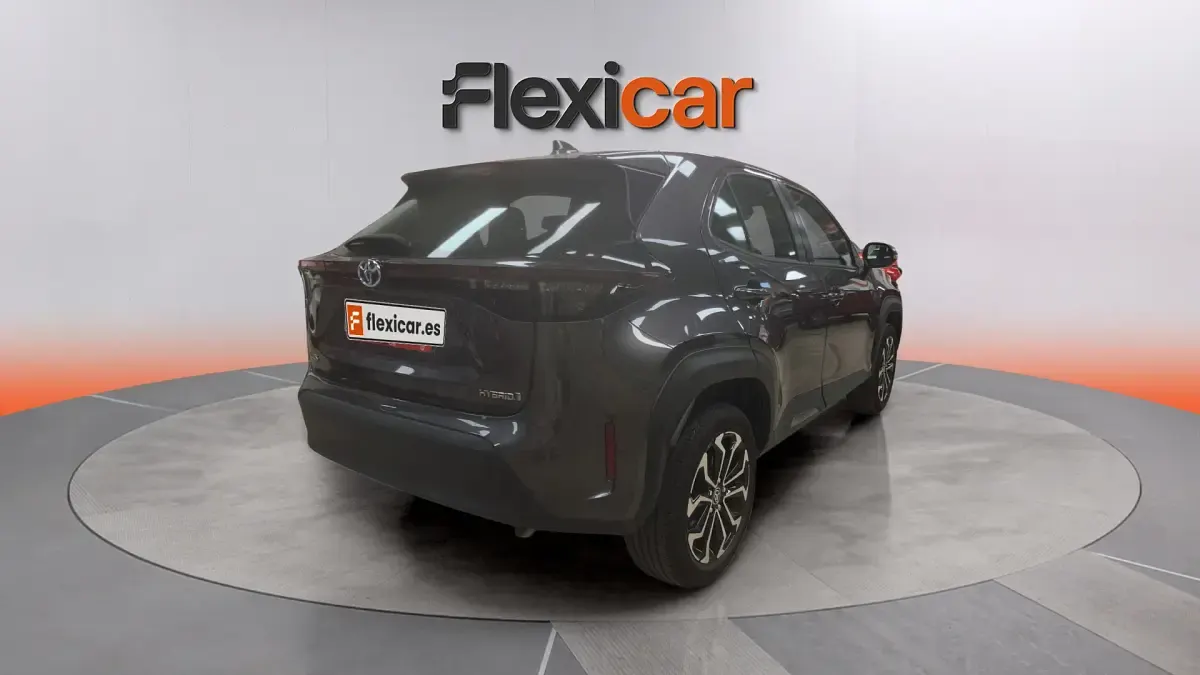 Usado Toyota Yaris Active 116 CV (85 kW) 2022 Gris Utilitario