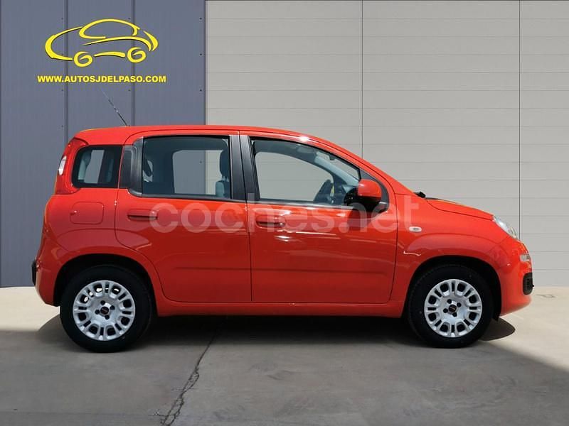 Usado Fiat Panda Lounge 69 CV (50 kW) 2020 Rojo Berlina