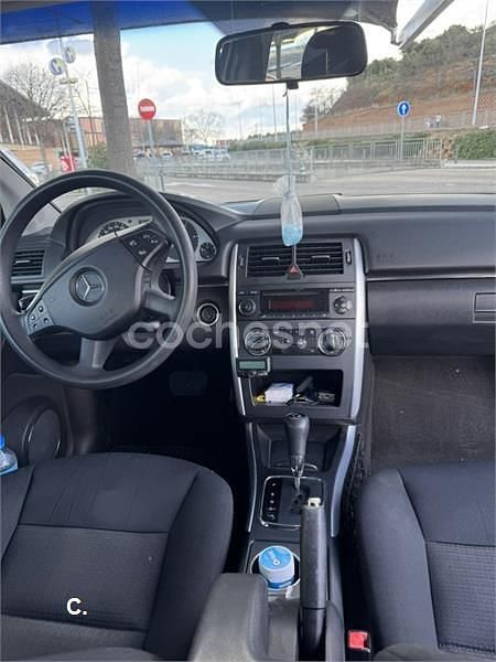 Usado Mercedes B180 109 CV (80 kW) 2007 Gris / plata Monovolumen