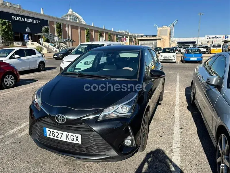 Usado Toyota Yaris Active 69 CV (50 kW) 2018 Negro Berlina