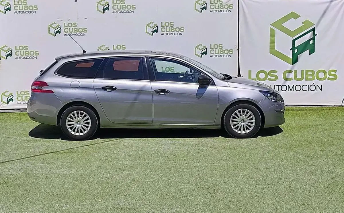 Usado Peugeot 308 Allure 110 CV (80 kW) 2015 Gris Utilitario