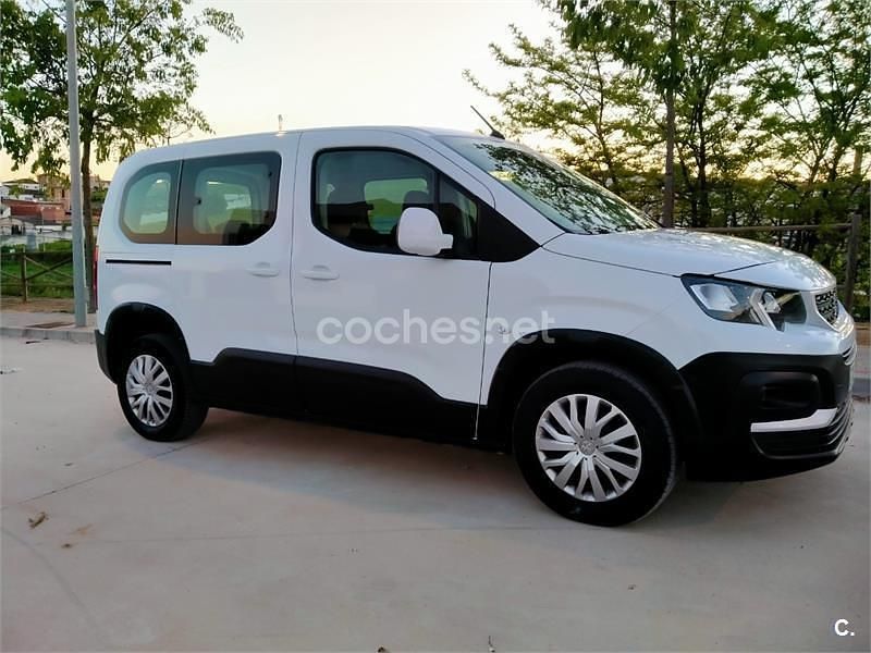 Usado Peugeot Rifter Active 100 CV (73 kW) 2020 Blanco Monovolumen