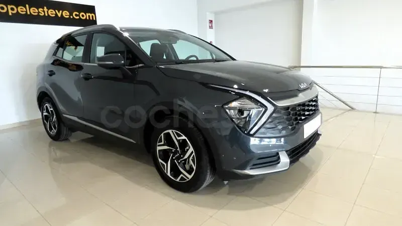 Usado Kia Sportage 160 CV (117 kW) 2025 Gris / plata SUV