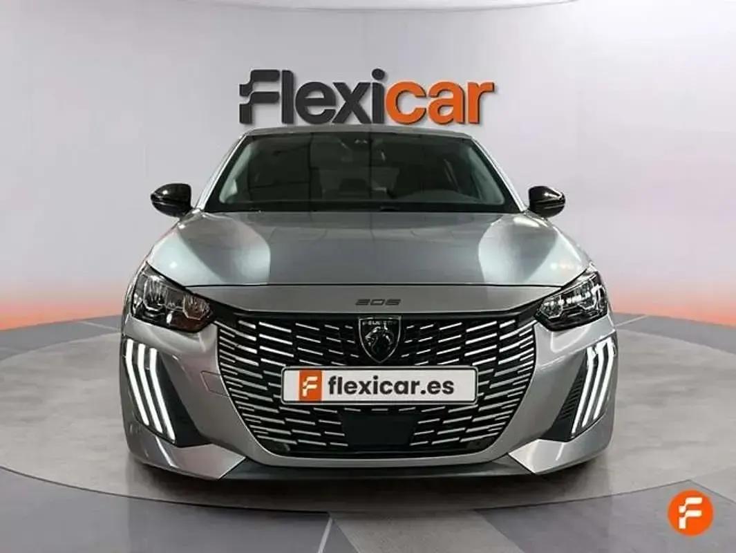 Usado Peugeot 208 Allure 101 CV (74 kW) 2025 Gris Utilitario