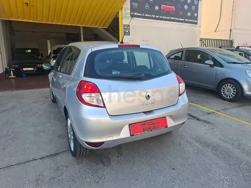 Usado Renault Clio II Exception 105 CV (77 kW) 2010 Gris / plata Berlina