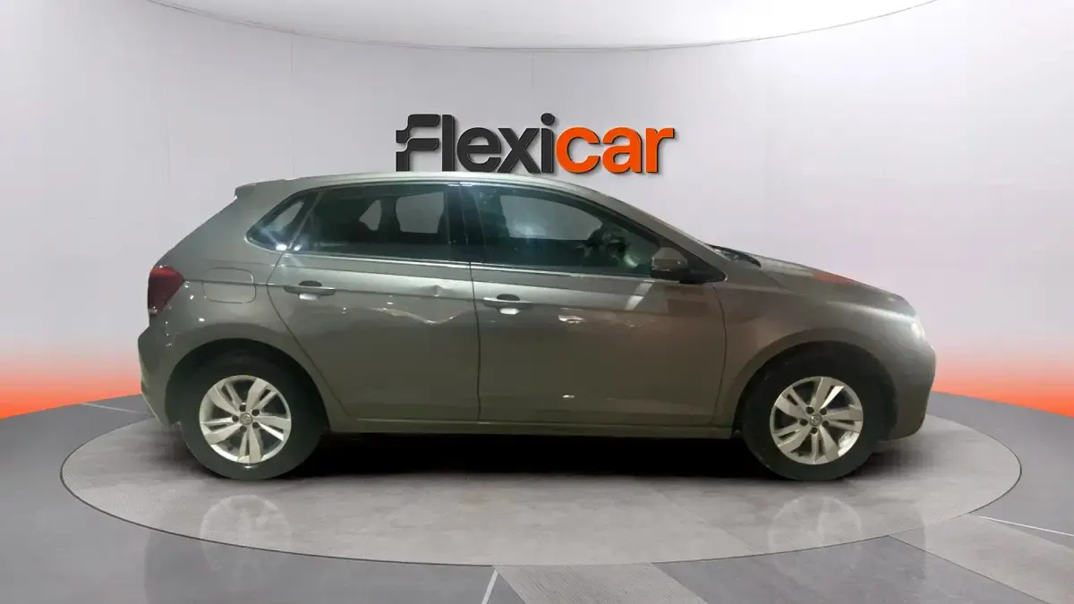 Usado VW Polo Advance 95 CV (69 kW) 2018 Gris Utilitario