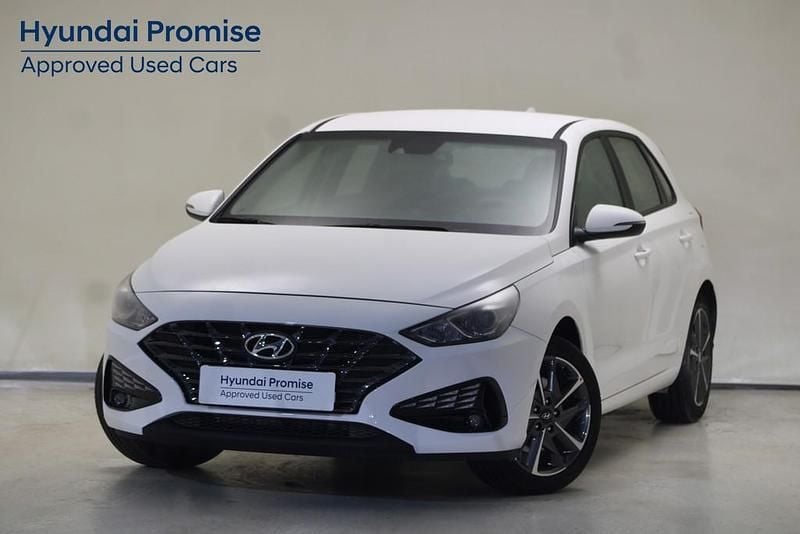 Atlas white Usado 2024 Hyundai i30 Berlina | 19.900 € (Precio justo) - Imagen 1/4