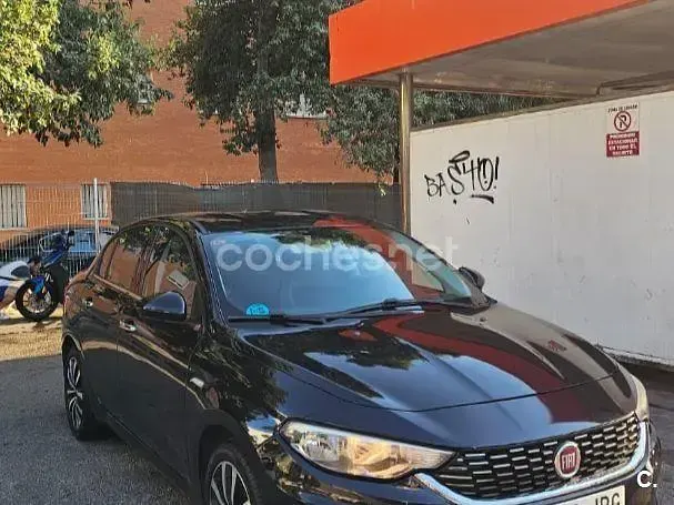 Usado Fiat Tipo Lounge 95 CV (69 kW) 2016 Negro Berlina
