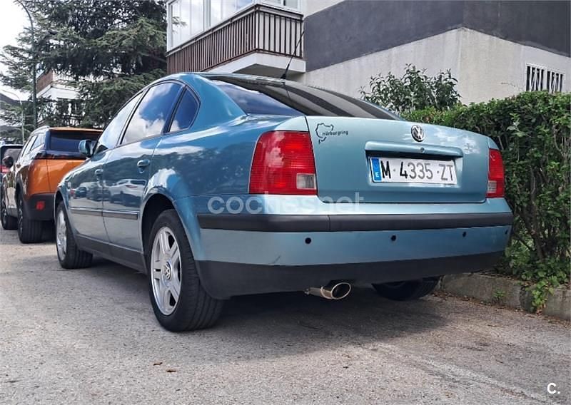 Usado VW Passat Highline 125 CV (91 kW) 2000 Verde Berlina