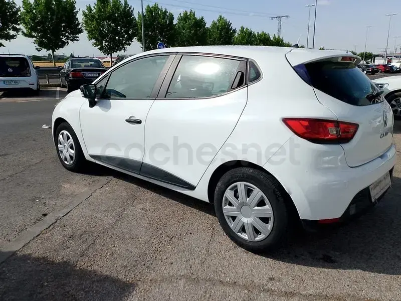 Usado Renault Clio IV Business 75 CV (55 kW) 2016 Blanco Berlina