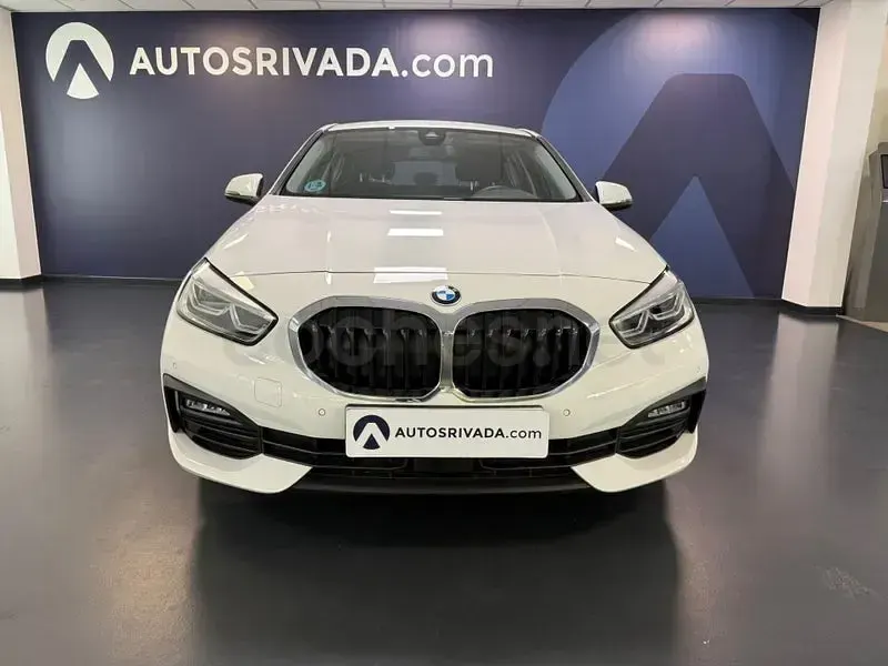 Usado BMW 118 Comfort Edition 136 CV (100 kW) 2022 Blanco Berlina