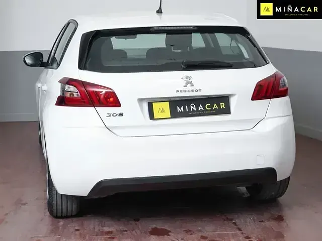 Usado Peugeot 308 Allure 100 CV (73 kW) 2020 Blanco Berlina