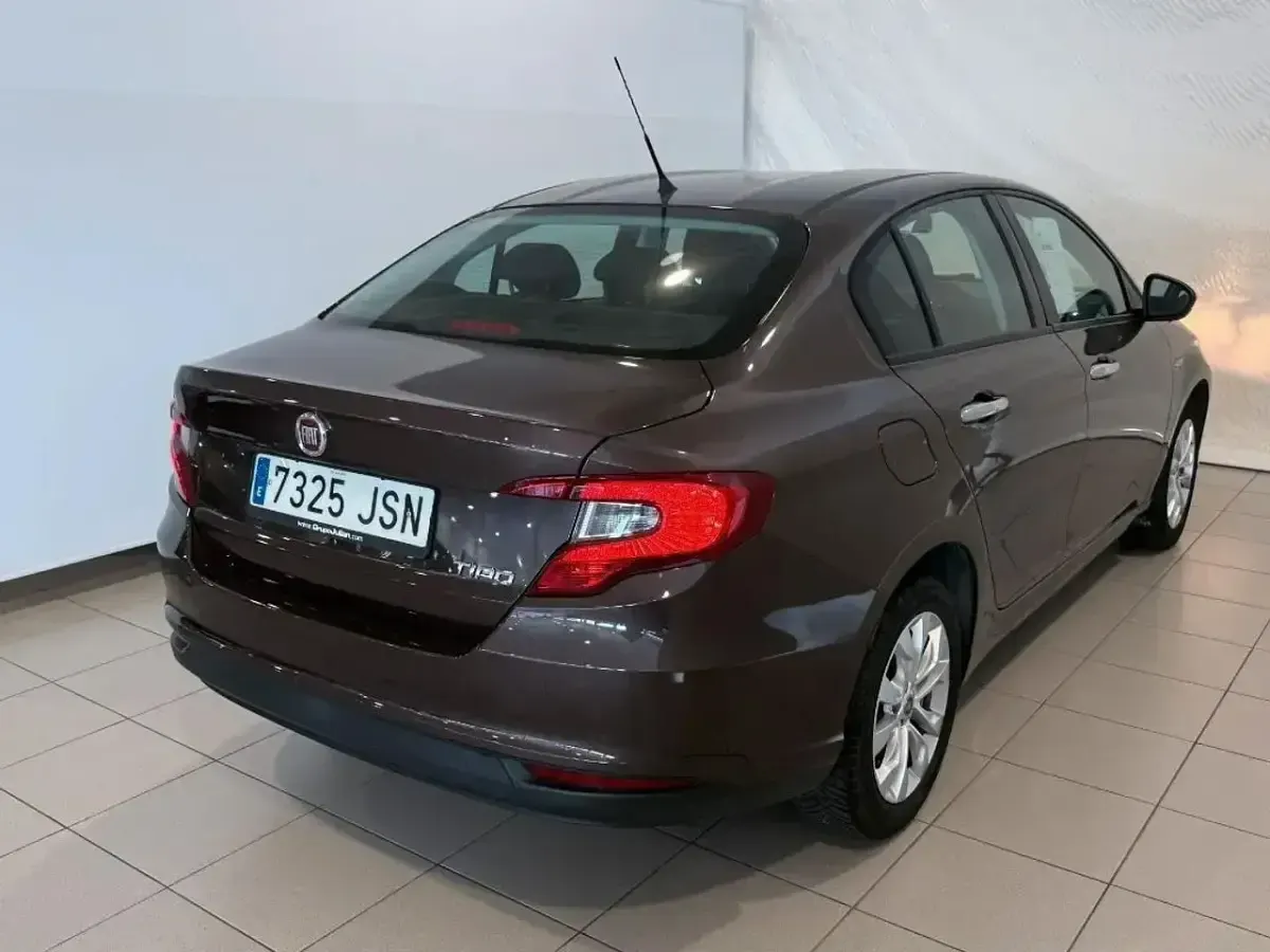 Usado Fiat Tipo Easy 95 CV (69 kW) 2016 Beige Berlina