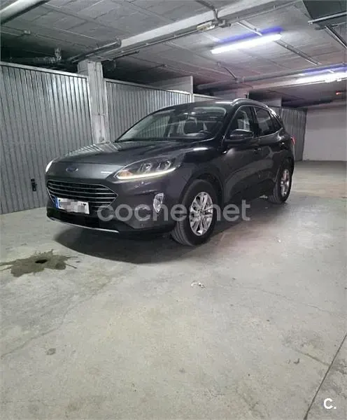 Usado Ford Kuga Titanium 120 CV (88 kW) 2021 Gris / plata SUV