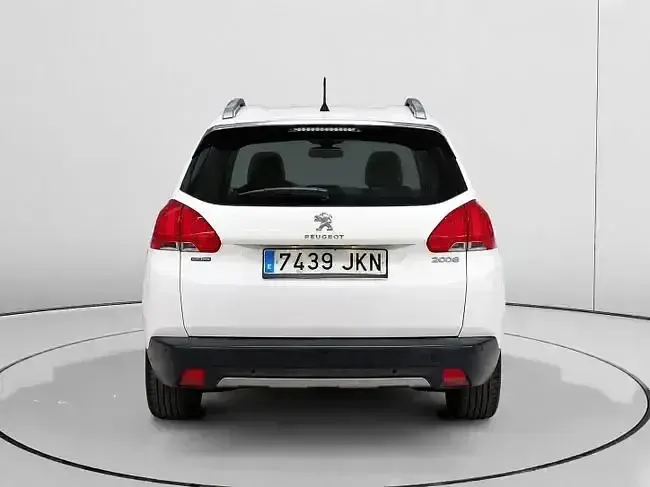 Usado Peugeot 2008 Allure 130 CV (95 kW) 2015 Blanco SUV