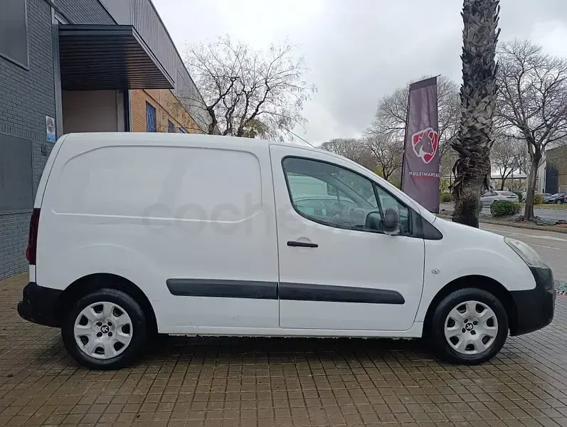 Usado Peugeot Partner Tepee 75 CV (55 kW) 2015 Blanco Monovolumen