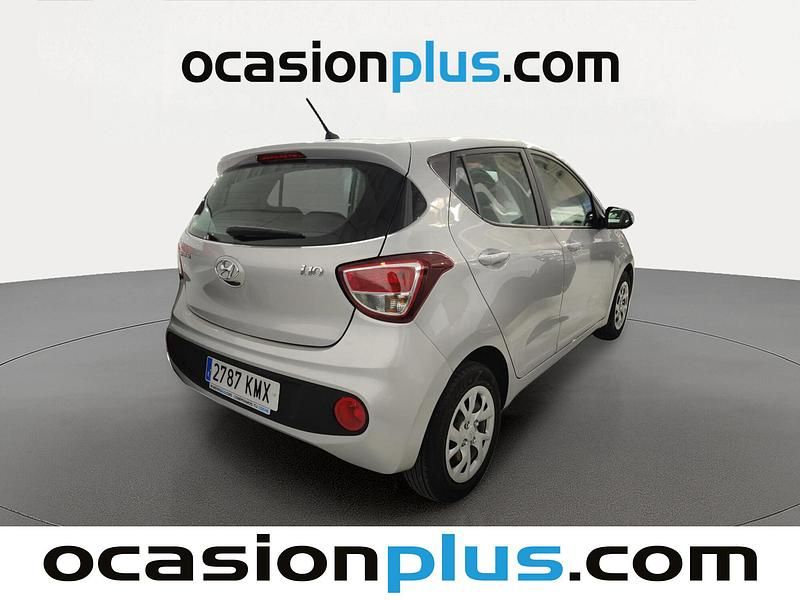 Usado Hyundai i10 66 CV (48 kW) 2018 Gris Utilitario